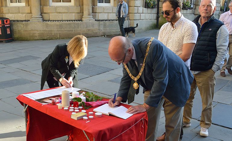Mayor of Bath Paul Crossley signing the book of condolences | Photo courtesy of Richard Wendland