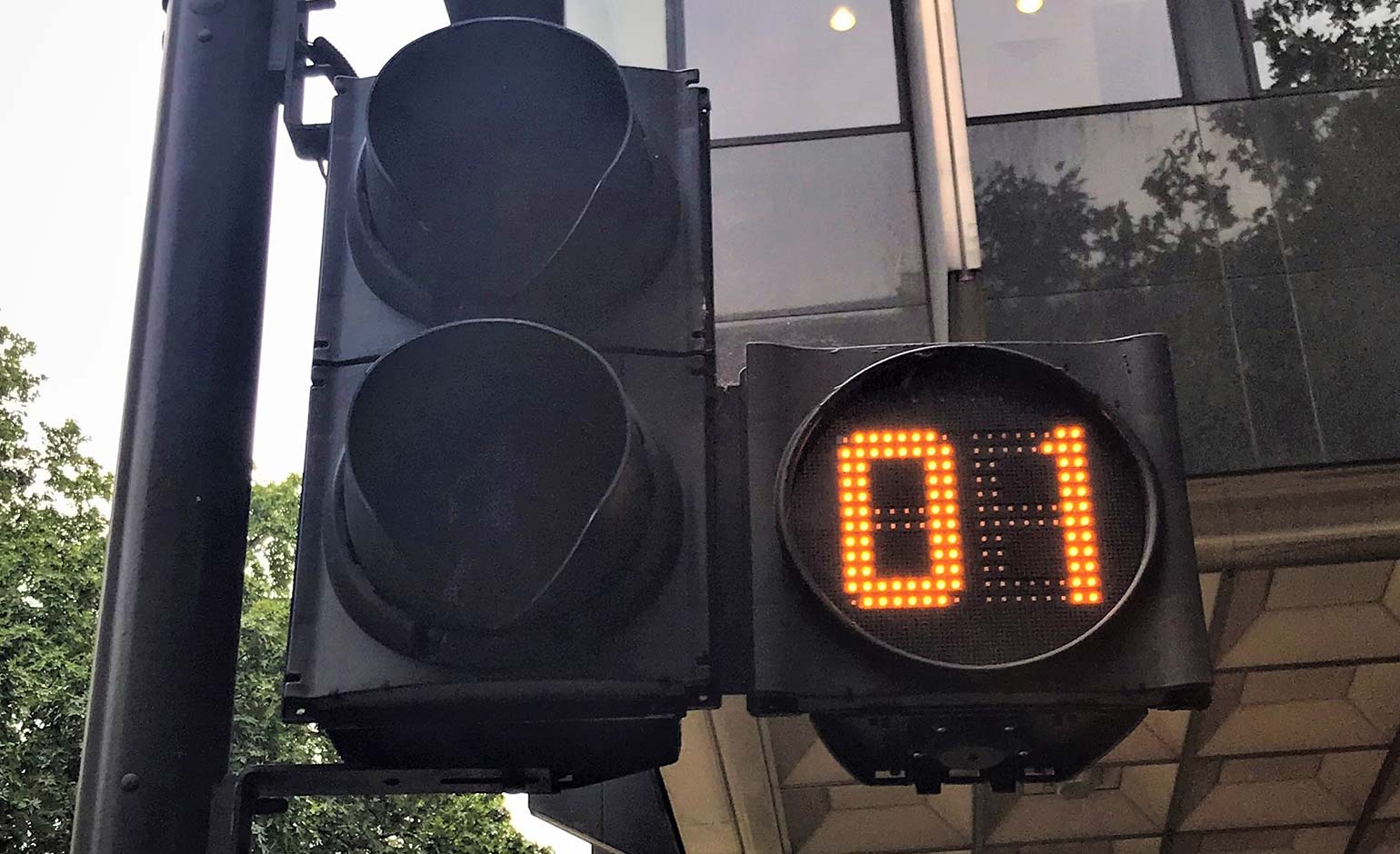 Crossing countdown signals set to be installed on Dorchester Street in