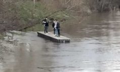Quick-thinking dog walker saves teenagers on loose jetty in river