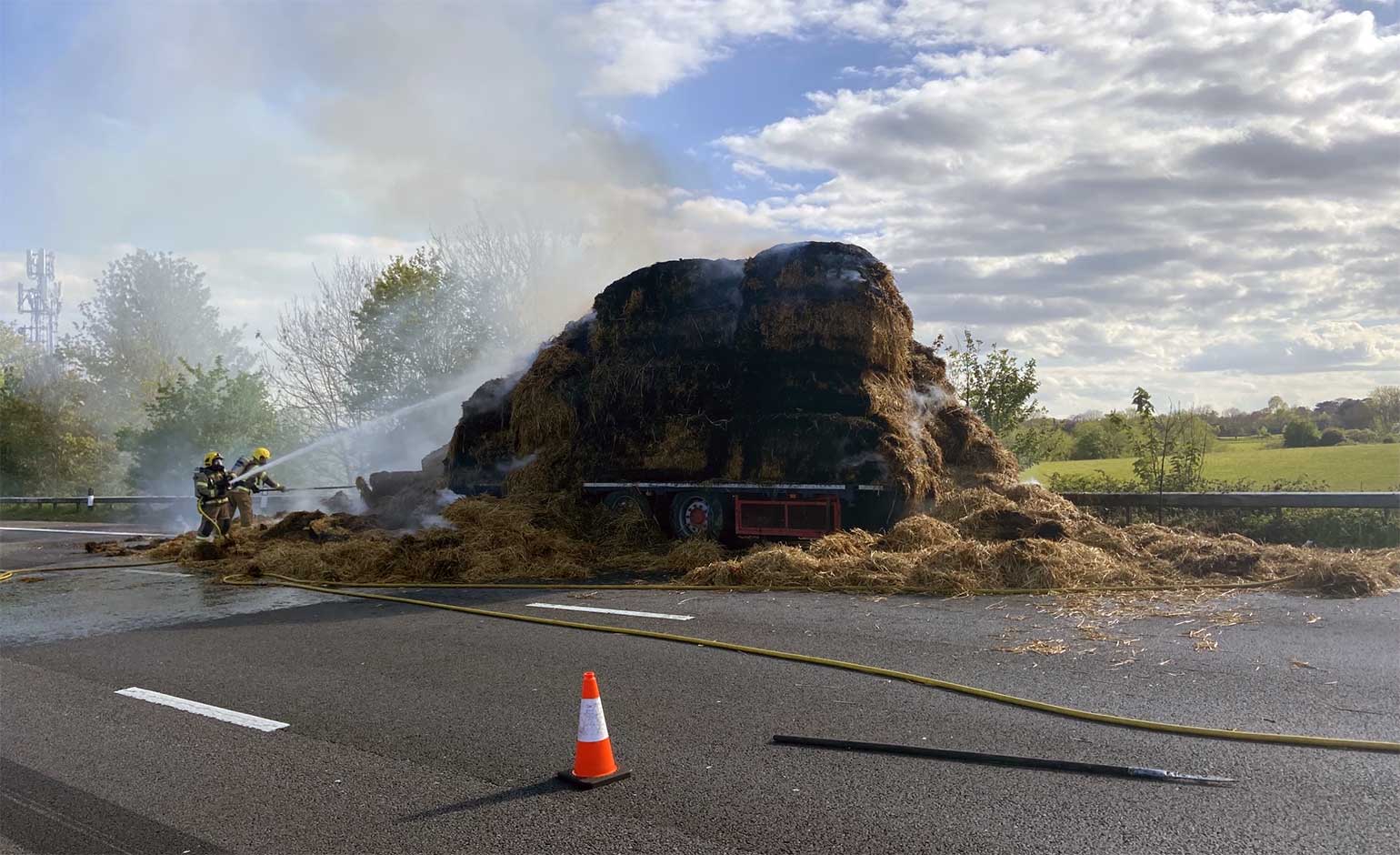M4 near Bath closed after lorry carrying bales of hay catches fir<script src=
