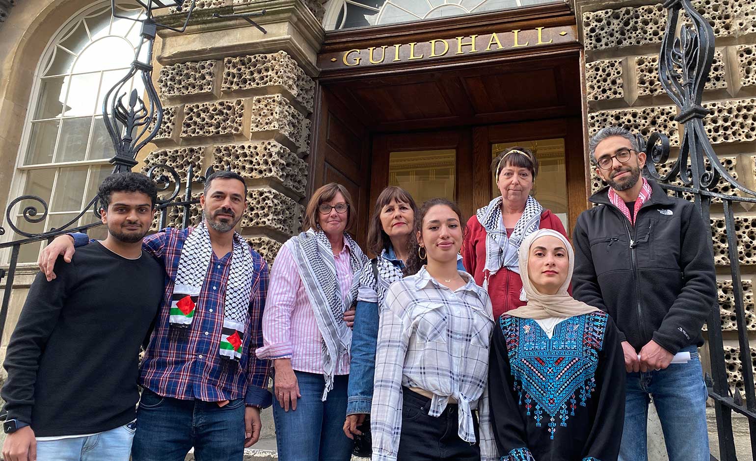 Palestinian community urges council to help bring families to the UK
