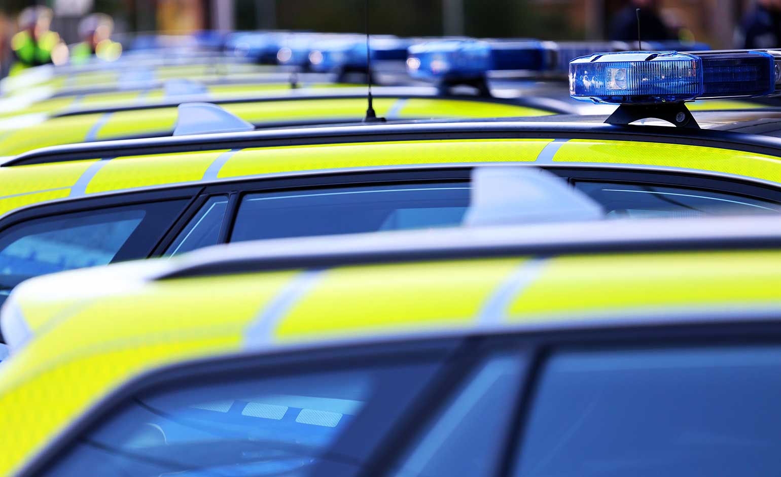 Arrest made after more than a dozen 999 calls over drunk M4 driver